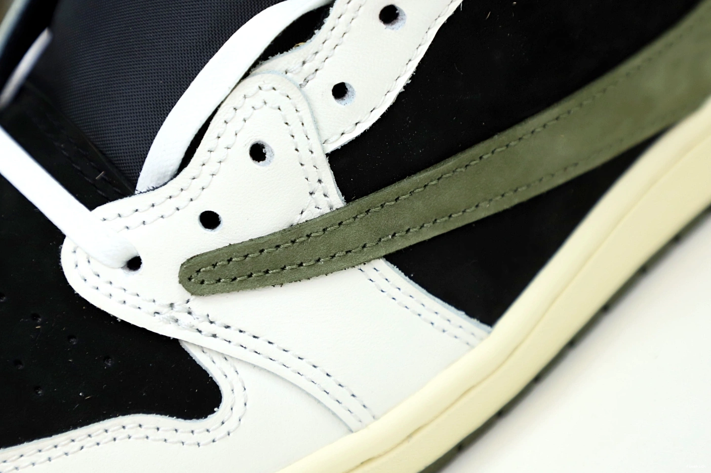 LOW JORDAN OG TRAVIS X SCOTT 1 AIR “Olive” NIKE 1118